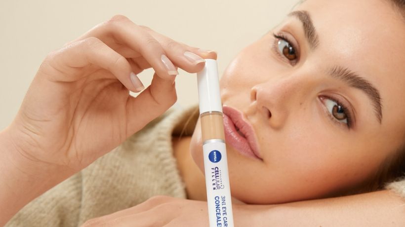 Malé kouzlo, které vám ráno ušetří čas, to je tónovací oční krém Cellular 3v1