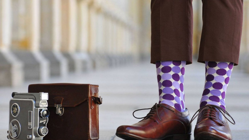 Odkud se vzala móda barevných ponožek a jak je nosit?