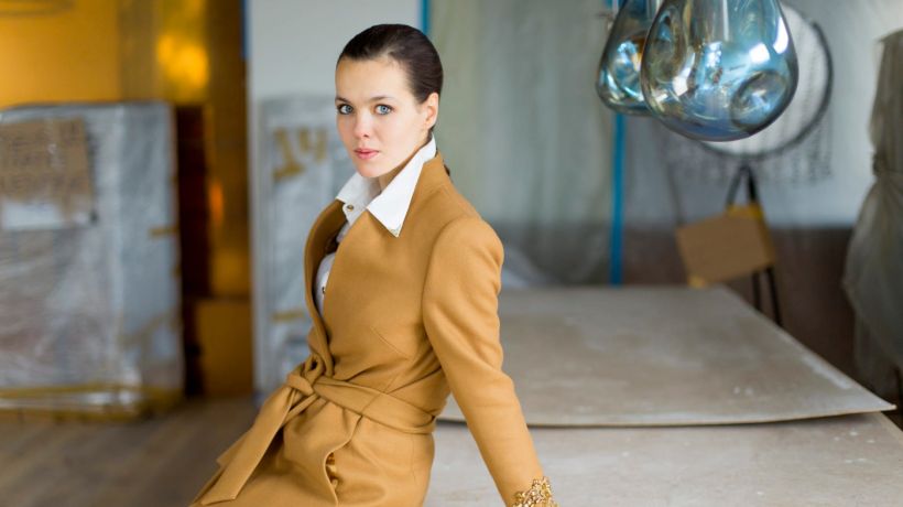 Známé osobnosti přispívají svými módními outfity na Pop Up charitativní bazárek