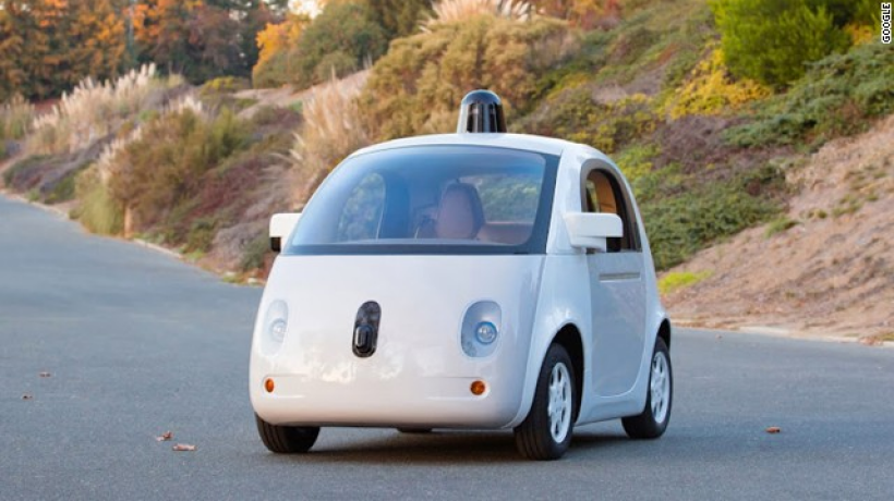 Samořídící automobil od Googlu vyráží do ulic