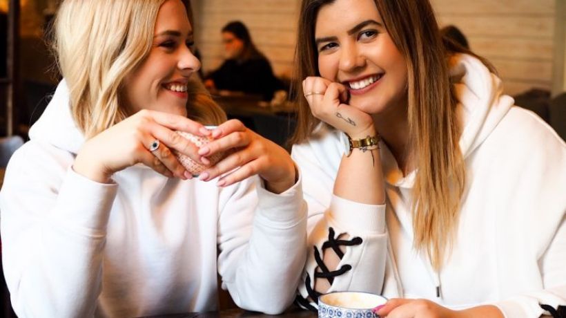 Mariana Prachařová a Helena Navrátilová jako oblíbené podcasterky „Sarkastickýho kafe“. Co na sebe prozradily ze svého soukromí?