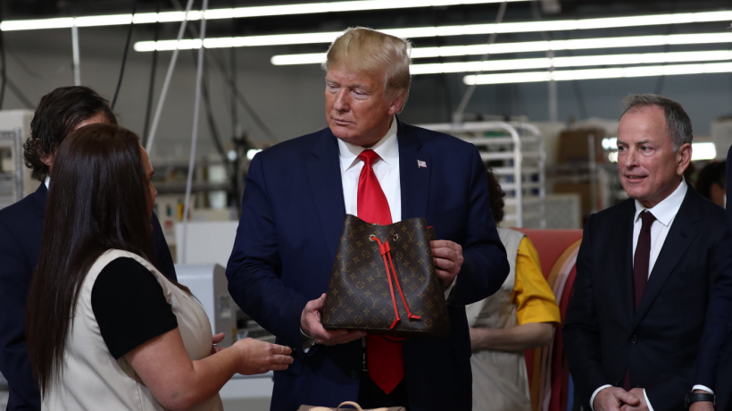 Donald Trump při otevření nové továrny Louis Vuitton v Texasu