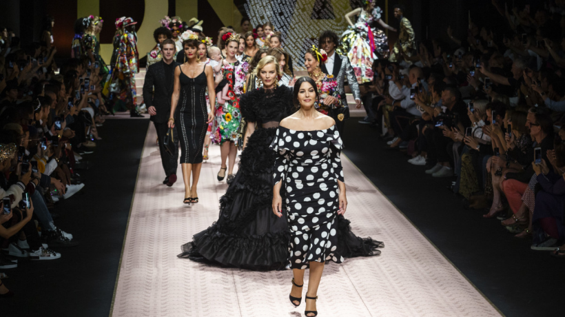 Dolce &amp; Gabbana oděné do brokátu s Monicou Beluci, Carlou Bruni a Isabellou Rosellini