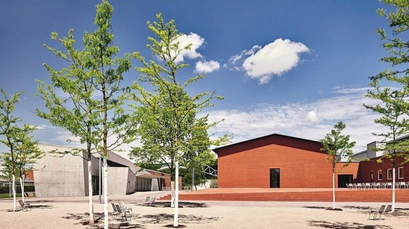 Vitra Design Museum v rámci hlavního tématu zkoumá roli žen ve světě designu a představuje ikonické kusy od světových autorek