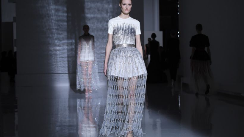 Modernost snoubící se s elegancí v nové couture kolekci Givenchy