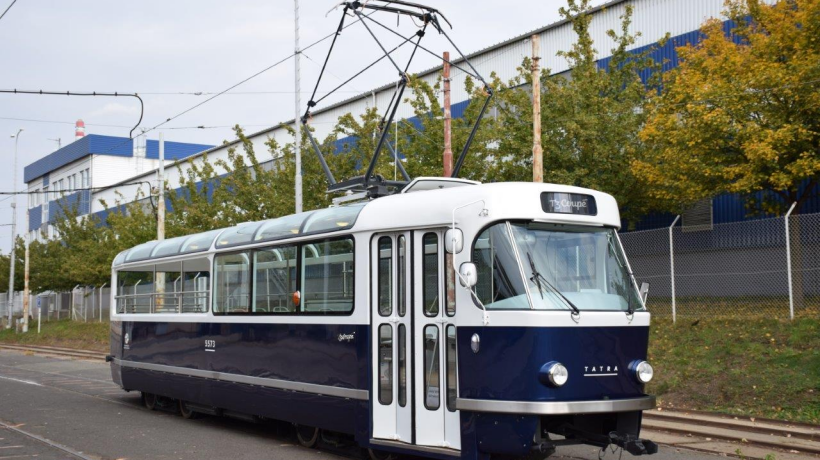 Svezte se tento víkend v Praze novou vyhlídkovou tramvají