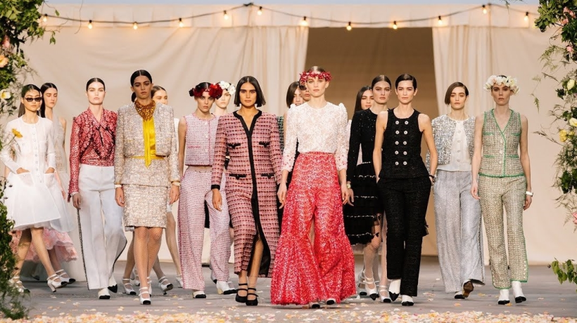 Chanel pozval v nové haute couture kolekci své diváky na svatební obřad