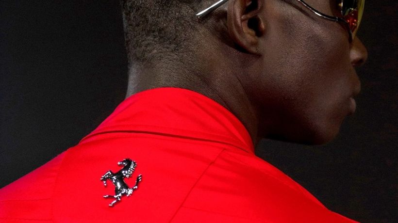 Přitažlivost Ferrari využívá společnost k vybudování své módní značky