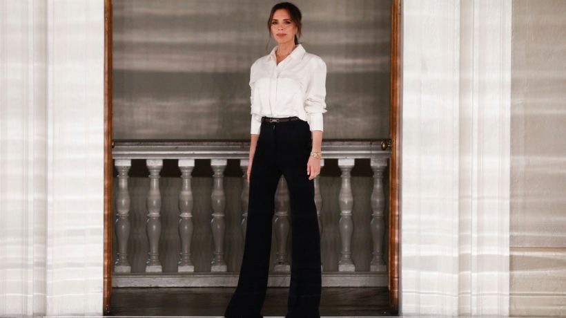 Victoria Beckham začala revoluci v sukních, v Londýně ji byla podpořit celá rodina