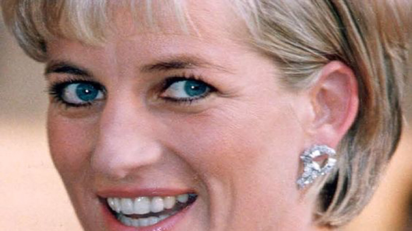 3 outfity princezny Diany z 80. let se prodaly v aukci za více jak 7,5 miliónu korun
