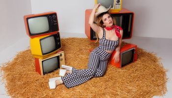 Herečka Emma Roberts navrhla módní kolekci inspirovanou fascinujícím světem snů i svým vlastním stylem