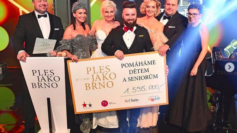 Taťána Gregor Brzobohatá oblékla na Ples jako Brno šaty Zuzany Kubíčkové