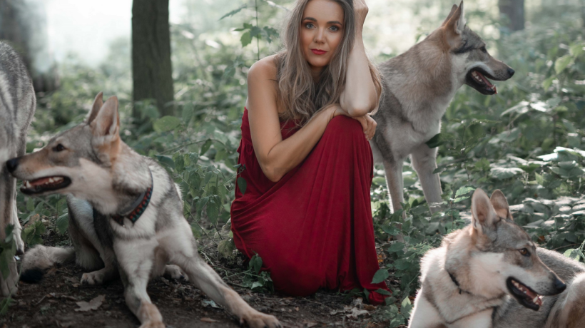 Lucie Vondráčková nafotila kalendář s vlky
