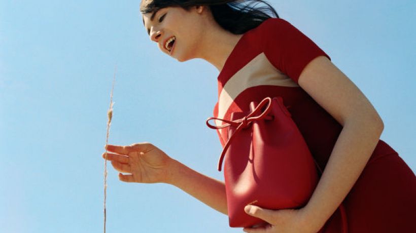 Hari Nef je novou tváří značky Mansur Gavriel