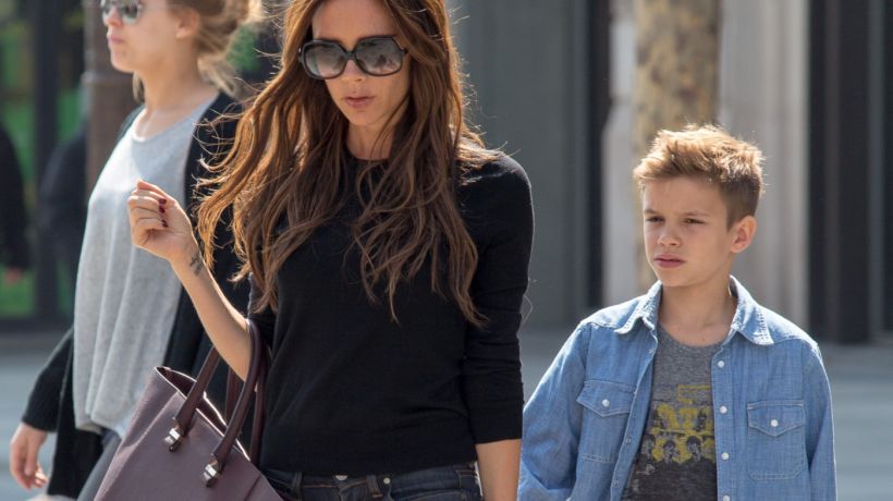Také vás vždy zajímalo, co ve své kabelce nosí Victoria Beckham?