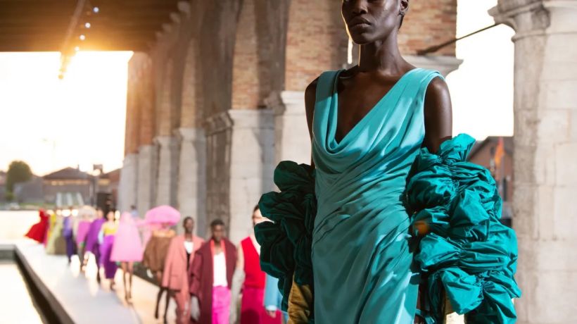 Valentino ve své haute couture kolekci vyjádřil lásku
