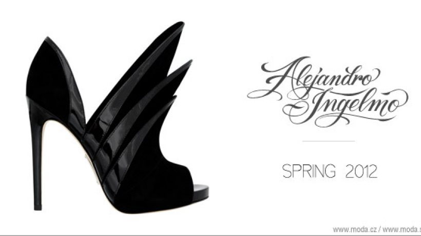 Alejandro Ingelmo posadil jarní boty na vysoké jehly nebo na klínový podpatek!