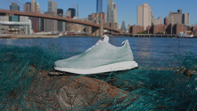 První tenisky na světě vyrobené z odpadu z oceánů - a mají logo adidasu!