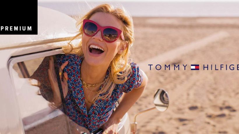 Barevné letní nezbytnosti od Tommy Hilfiger