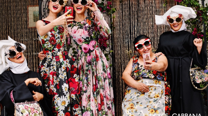 Květinové sluneční brýle Dolce&amp;Gabbana potřebují selfie!