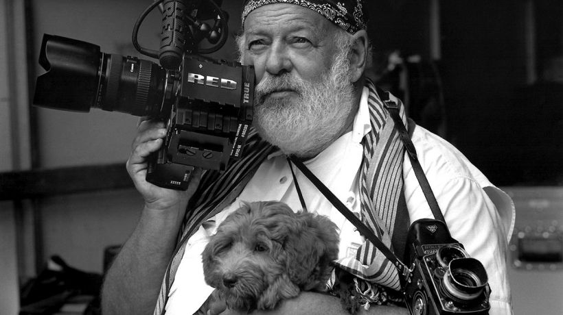 Žalob na módního fotografa Bruce Webera za sexuální obtěžování přibývá