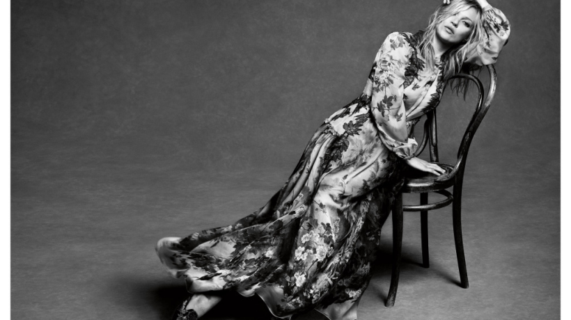 Reklamní kampaň podzimu značky Alberta Ferretti obohatila Kate Moss