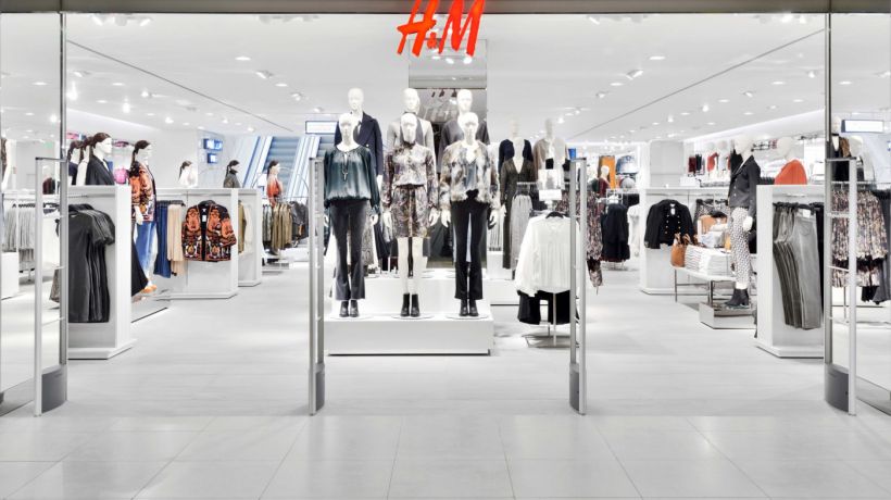 Řetězec H&amp;M kritizován za zaměstnávání 14letých pracovníků