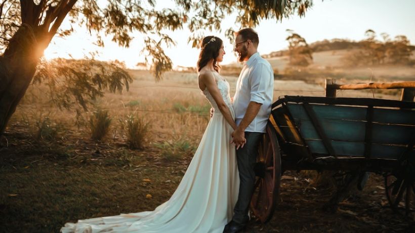 Letní romantické svatby při západu slunce