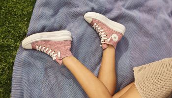 Festivalová sezóna je za rohem, Converse odtajnilo první kousky ze své letní kolekce