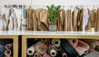 Hledáte ideální materiál pro horké letní dny? Víme, v čem se budete cítit nejlépe