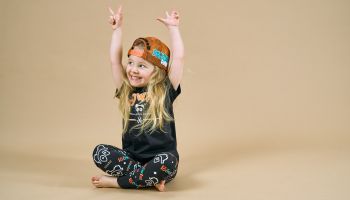 Vyčnívat v davu je občas náročné, ale dokáže to dodat odvahu, říká československá streetwearová značka pro děti i dospělé