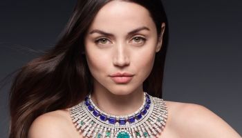Ana de Armas září v nové kampani šperků Louis Vuitton 2023