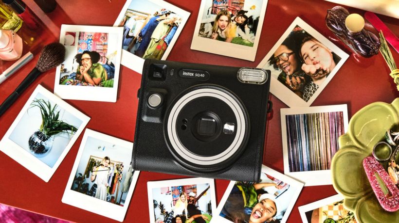 Fujifilm představuje instantní fotoaparát INSTAX SQUARE SQ40 a novou edici hybridního fotoaparátu INSTAX MINI EVO