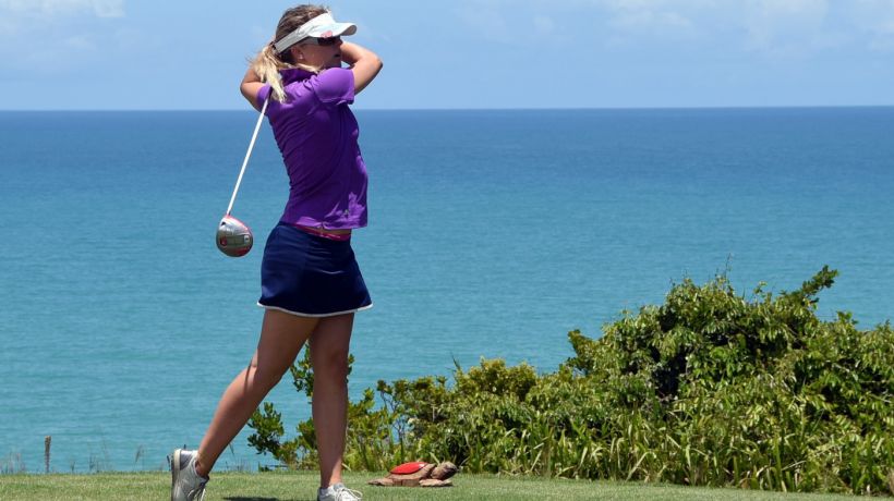 Jemný švih a elegantní styl: Důležitost individuálního přístupu a golfového fittingu pro ženy