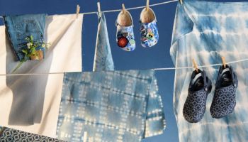 Levi's a Crocs spojily pohodlnost s kvalitním designem v nové kapslové kolekci