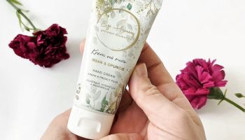 Milujeme krásné aroma tohoto přípravku a hedvábně jemné ruce, které zanechává