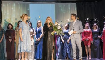 Návrhářka Alena Wilson vydražila přes 300 tisíc pro handicapované dívky. Největší úspěch měl fotbalový dres Jana Kollera