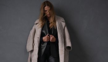 Topmodelka Pavlína Němcová stále dokáže zazářit. V nové kampani Farah Kimia hýří půvabem