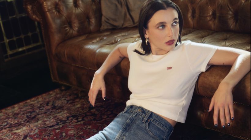 Levi's® a Emma Chamberlain oslavují radost z nadcházející vánoční sezóny s kampaní It's Giving Season