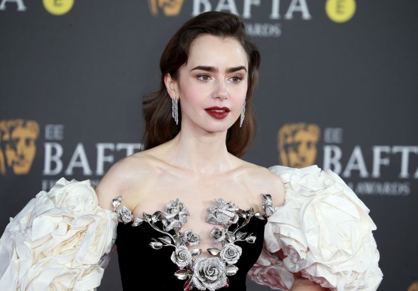 Lily Collins o ofině, tajemství krásné pleti a nejlepších nákupech v Paříži