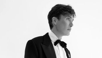 Hvězda filmu Oppenheimer, Cillian Murphy, debutuje v kampani Versace