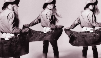 Pamela Anderson navrhla kolekci upcyklovaných džínů a triček. Na uvedení přišla ve své přirozené kráse bez make-upu
