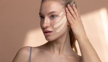 Omlaďte svou pleť s CureTape Beauty: Jarní proměna díky kosmetickému tejpování
