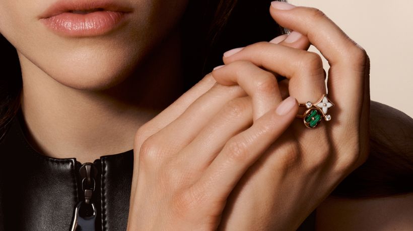 Šperkařská kolekce Louis Vuitton Color Blossom se rozrůstá o nový ornamentální kámen, amazonit