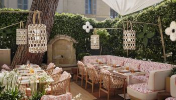 Louis Vuitton se vrací na léto do  Saint-tropez s pop-upem  ARNAUD DONCKELE & MAXIME FREDERIC