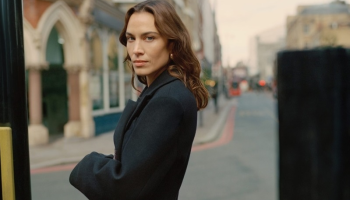 Alexa Chung a značka Mango přináší dokonalý okamžik v londýnském stylu