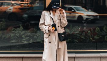 Od elegance po ležérní styl: Jak nosit trenčkot?