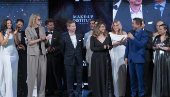 Návrhářka Martina Pipková Loudová nešetřila na módní přehlídce v srdci Prahy precizním krejčovstvím. Představila i svou první svatební edici, a to rovnou na inspirativních ženách Česka