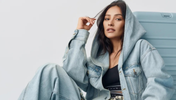 Herečka Shay Mitchell myslí na rodiče cestovatele. Nová kolekce Gap × BÉIS usnadní každé rodinné dobrodružství