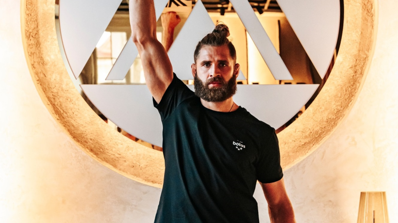 Silné tělo, klidná mysl, to je mantra MMA bojovníka Jiřího Procházky, který svůj čas mimo jiné věnuje vzdělávání a cyklistice